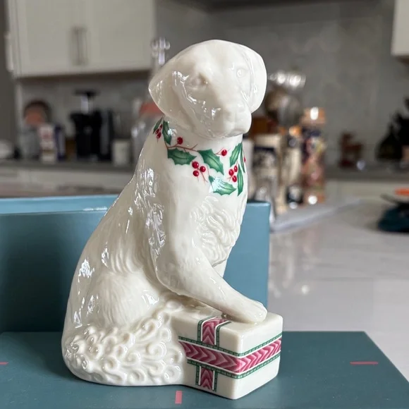 Lenox Holiday Retriever Figurine with Original Box - Picture 2 of 2